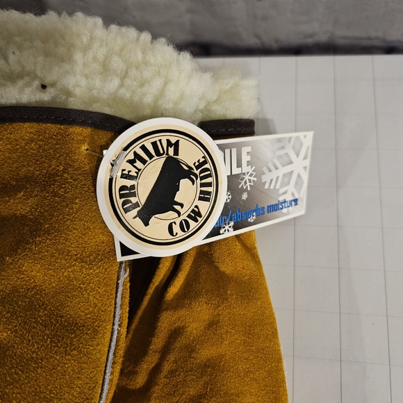 Tan Mittens - Picture 2 of 5